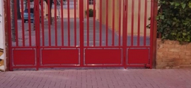 PUERTA ROJA